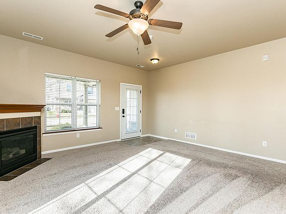 4th image of 460 Cambria Dr