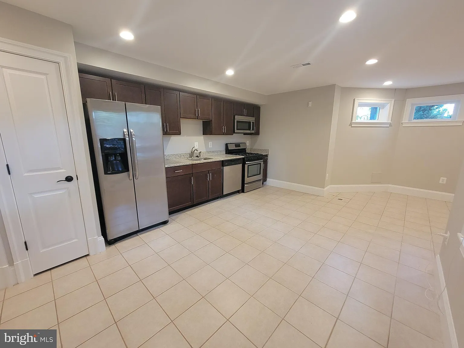 2 bed, 2683 sqft, $2,600 — Photo 4
