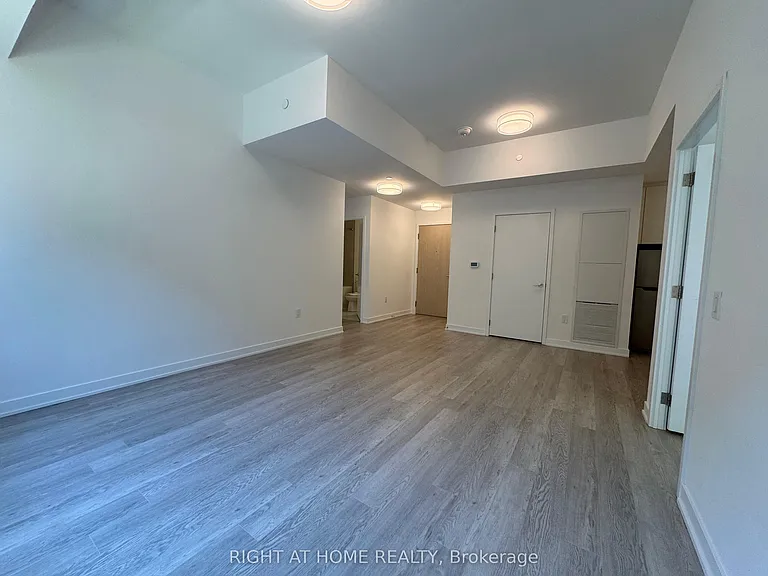 3 Strathgowan Ave #202 — Photo 10