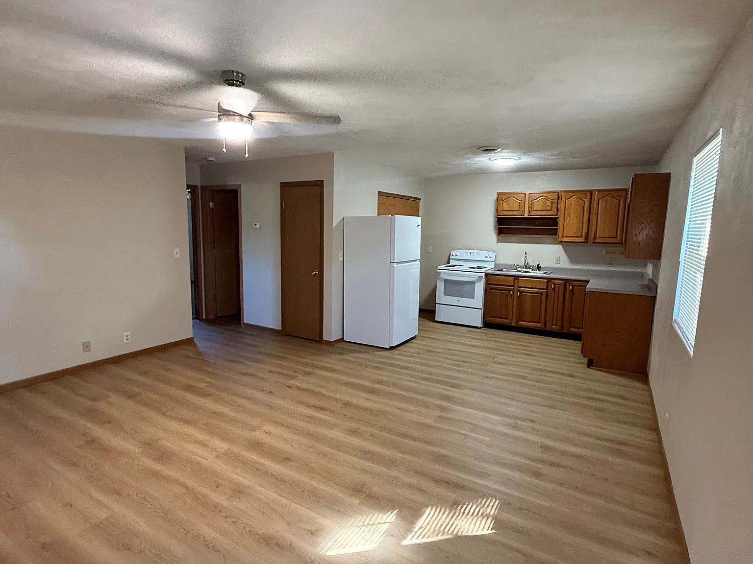 2 bed, $1,100 — Photo 3