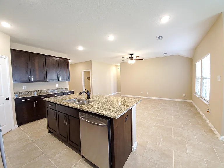 112 Canales Cir — Photo 7