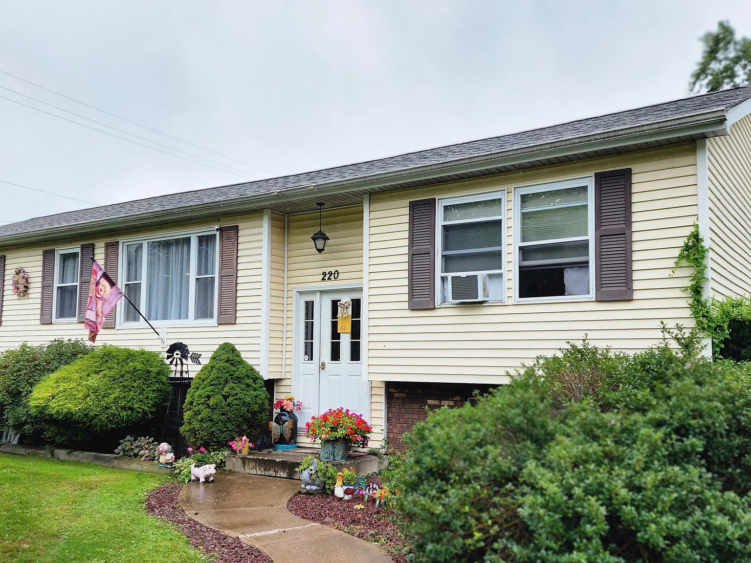 220 South St, Waymart, PA 18472 Zillow