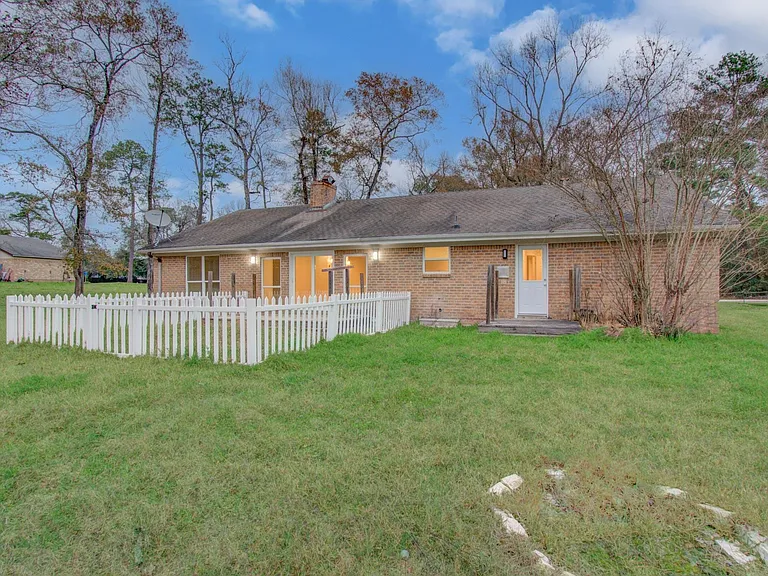 523 Brandon Rd — Photo 24