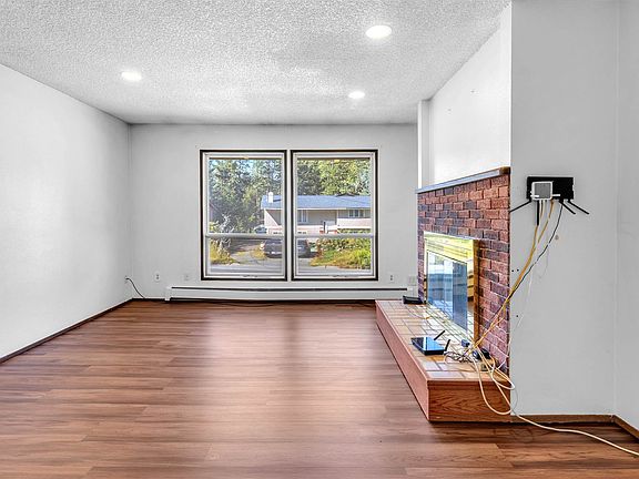 2nd image of 4520 Riverside Dr