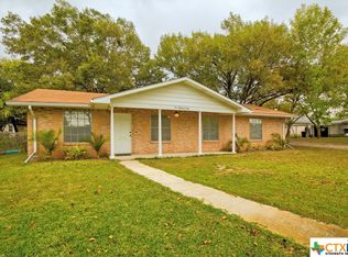 109 Thompson St, Luling, TX 78648