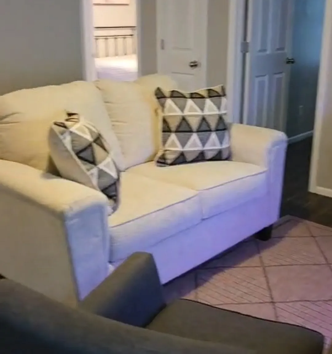 2 bed, 700 sqft, $1,550 — Photo 2