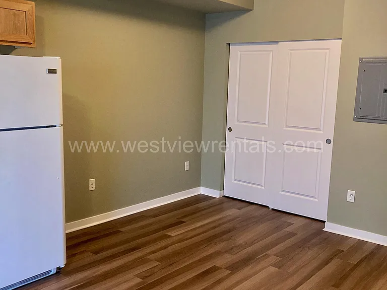 200 E Maple St — Photo 407