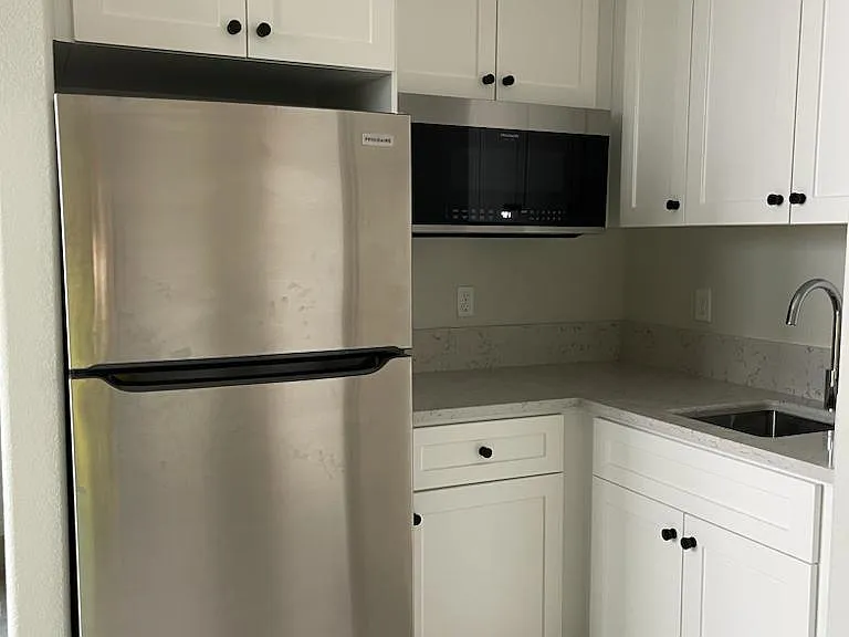 2451 Bastidas Dr — Photo 2