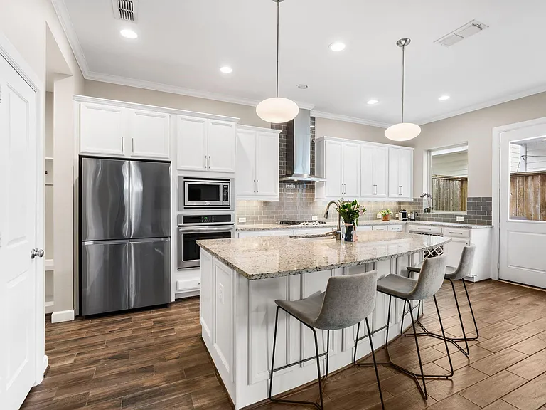 8904 Aventino Way — Photo 6