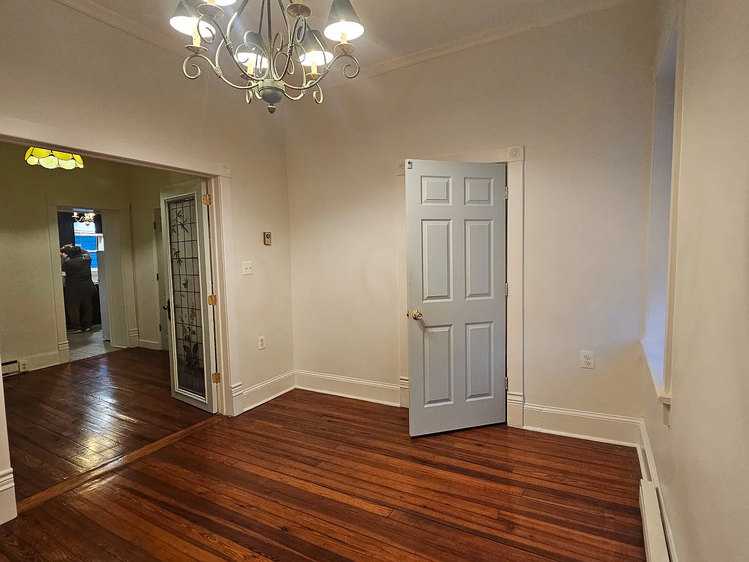 102 S King St — Photo 3