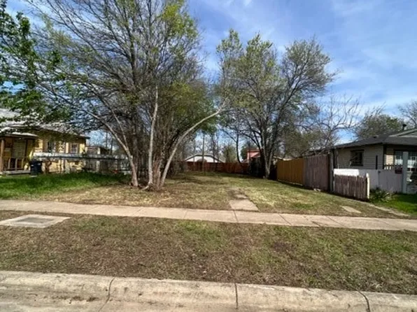 1017 E Leuda St, Fort Worth, TX 76104