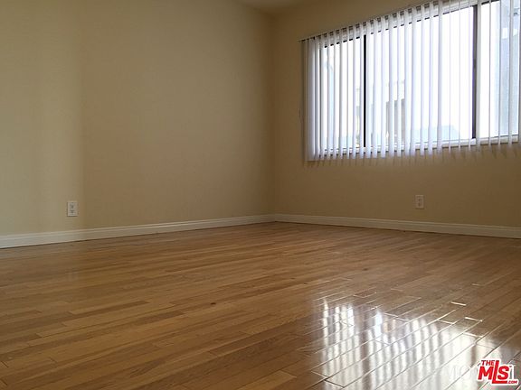 3rd image of 2555 S Sepulveda Blvd #6A