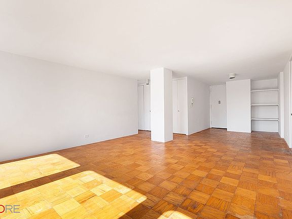 4th image of 300 E 33rd St APT 16B