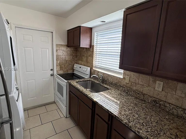 6421 NW 20th Ct #6421 — Photo 8