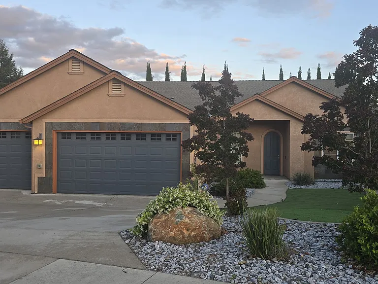 2845 Shasta St — Photo 1