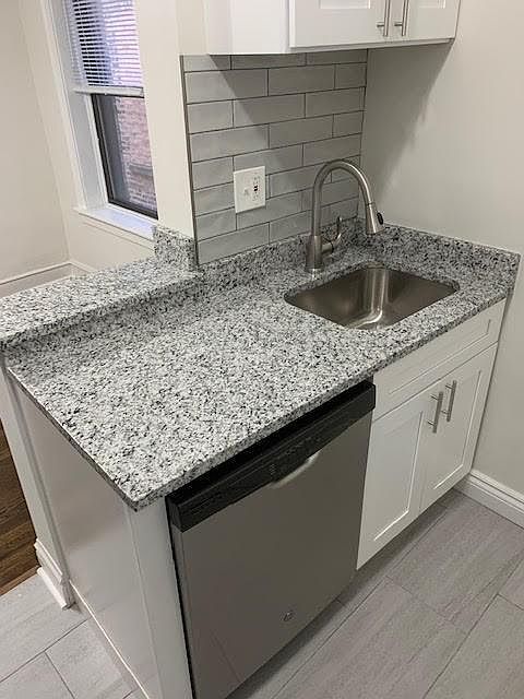 1st image of 5235 N Winthrop Ave #4E