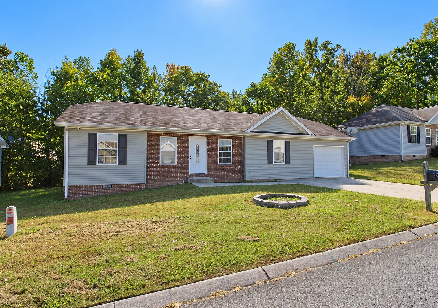 Pet-Friendly 3-Bedroom Home with Garage, Private Backyard Setting & Included Laundry — Photo 1