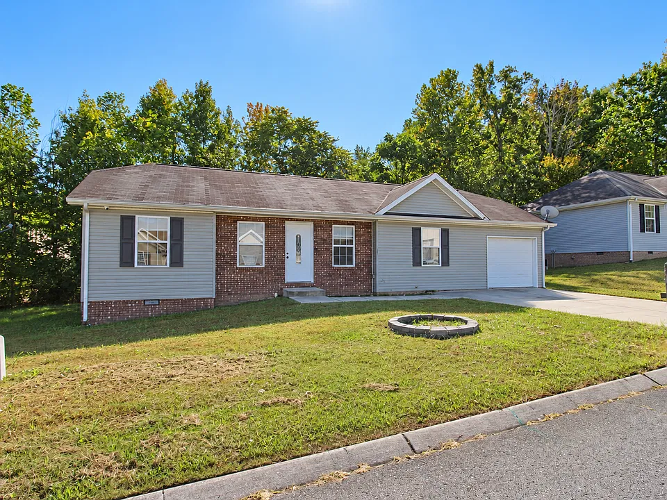 1202 Quail Hollow Cir