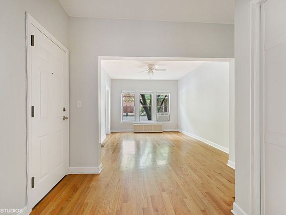 2nd image of 1522 W Belle Plaine Ave #1