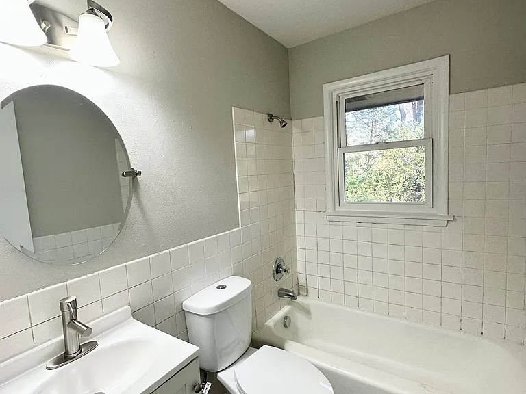 3315 SE 4th St — Photo 3