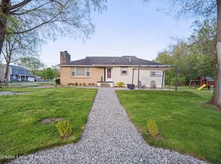 305 Meadow Ln, Jackson, MI