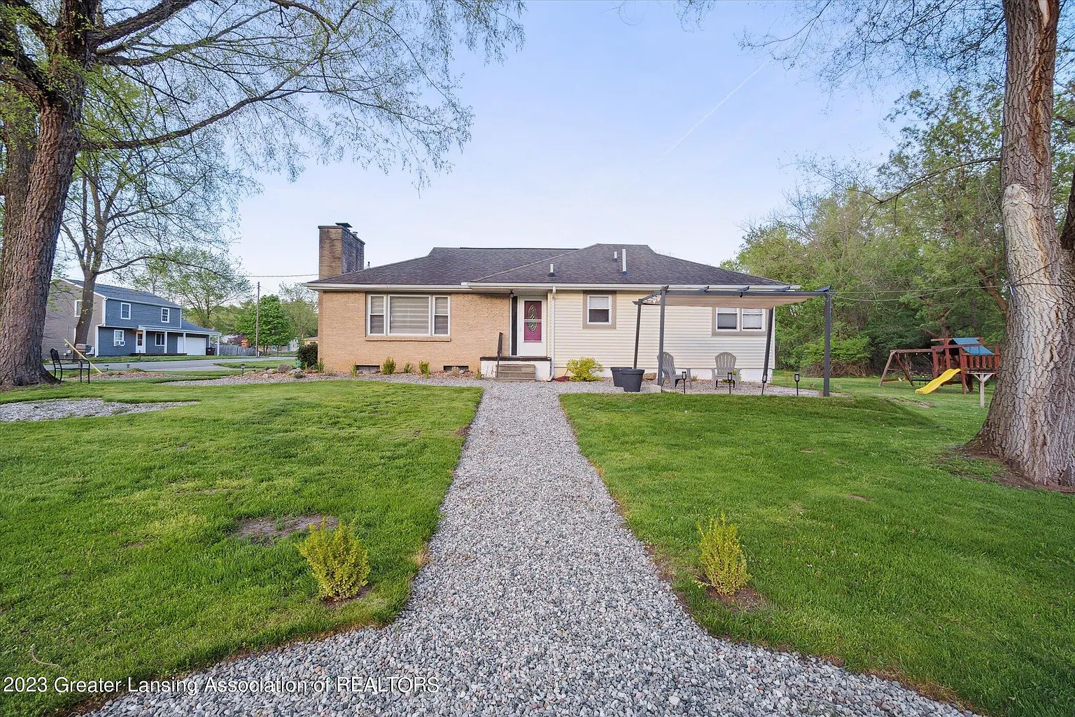 305 Meadow Ln photo 1