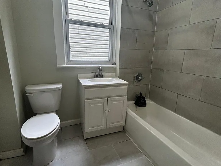 76 Eaton Pl #2B — Photo 3