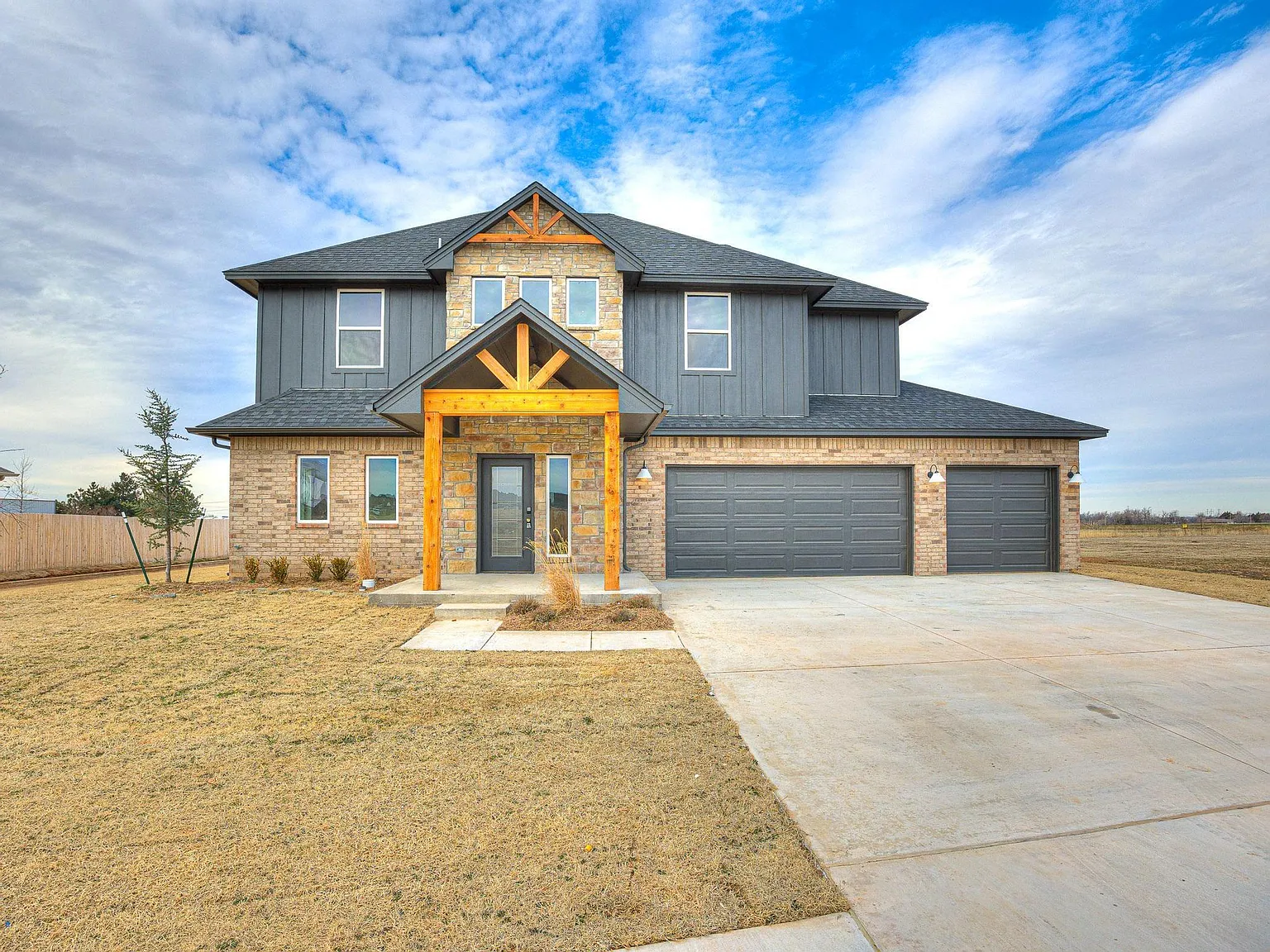 4 bed, 2805 sqft, $3,150 — Photo 2