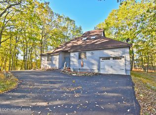 189 Sunlight Dr, Henryville, PA 18332