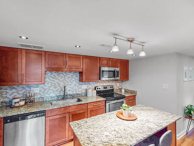 1306 Francisco Dr #2 — Photo 2