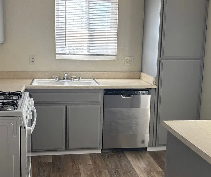 11695 White Ave — Photo 6