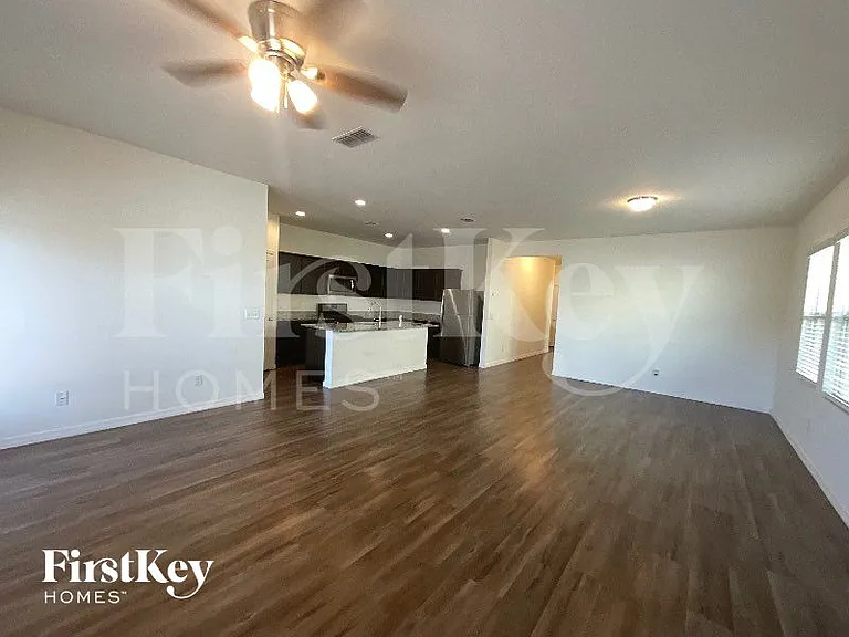 20117 W Woodlands Ave — Photo 4