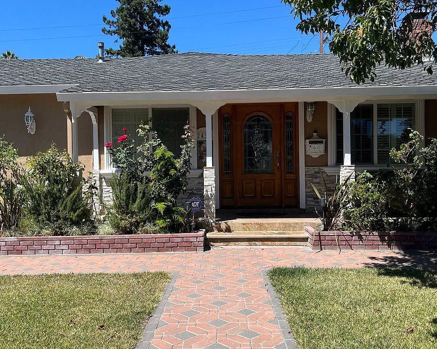 1st image of 2437 Boxwood Dr