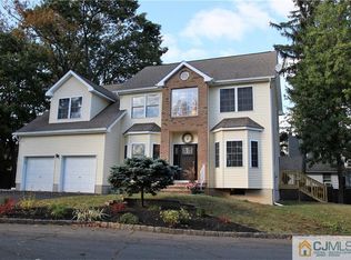 2 Wilson Ln, Metuchen, NJ 08840