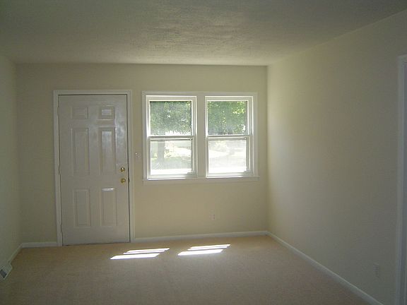 3rd image of 130 Woodward Ave