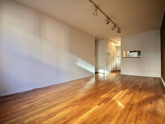 2nd image of 315 W 55th St APT 5A
