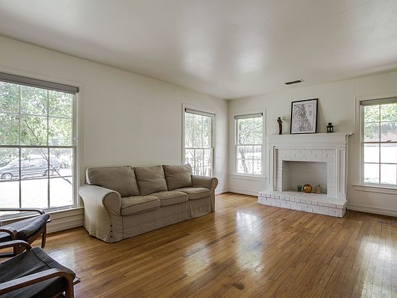 4th image of 2525 Bridal Wreath Ln