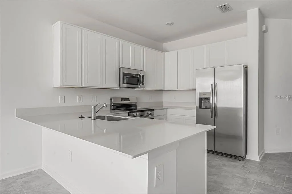 3 bed, 2.5 bath, 1834 sqft, $2,100 — Photo 2