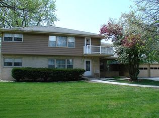 11607 W Vliet St, Wauwatosa, WI 53226