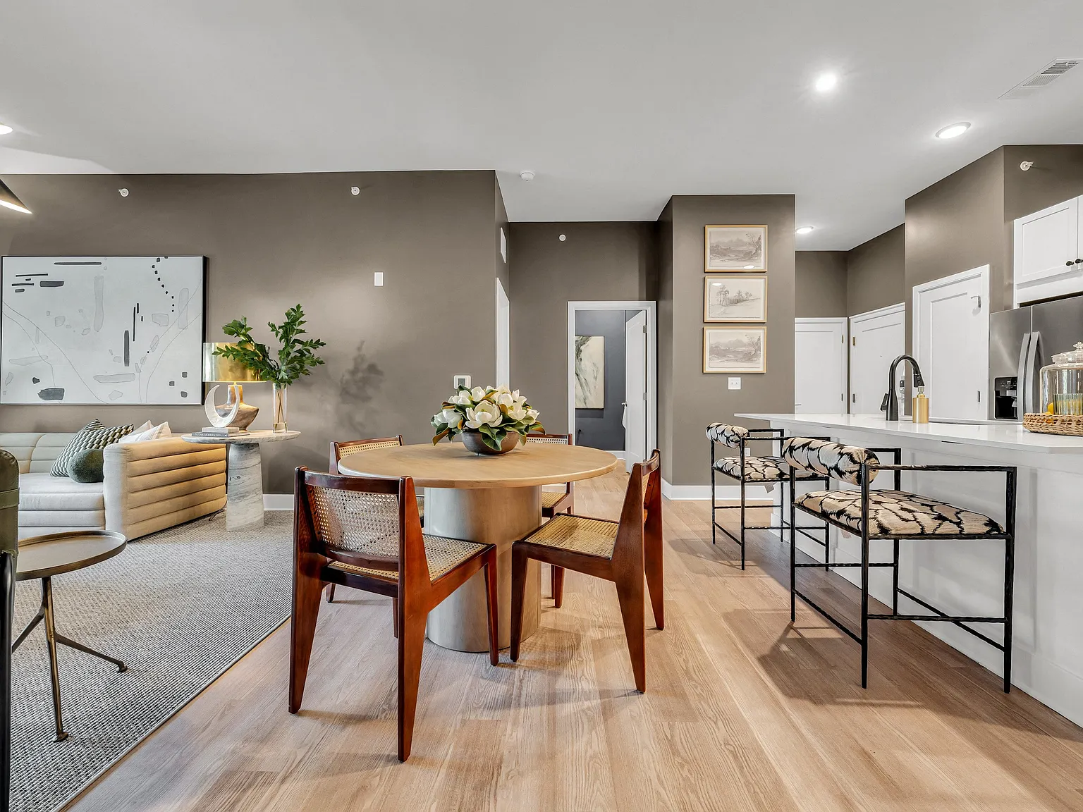Luxe 360 on Centerpointe — Photo 2