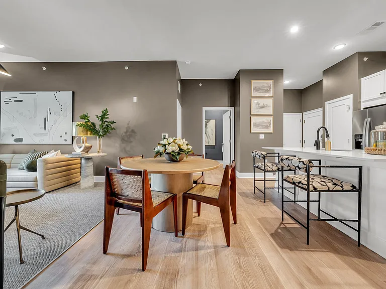 Luxe 360 on Centerpointe — Photo 2