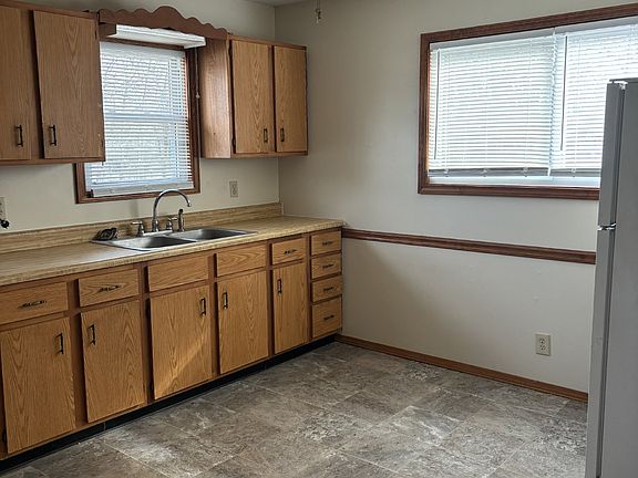 2nd image of 1017 Ross Ln