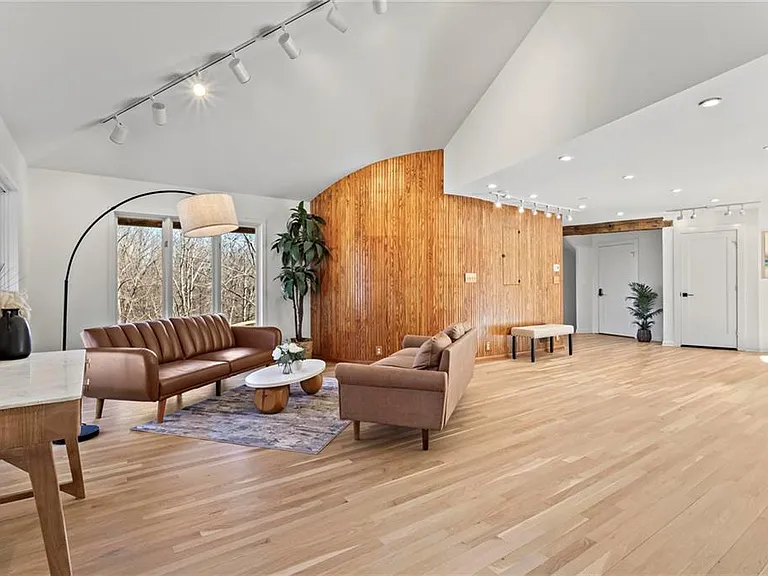 120 Laurel Dr NE — Photo 5