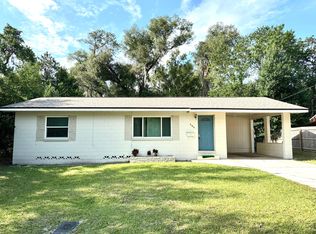 906 N Clara Ave, Deland, FL 32720