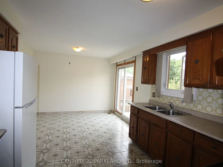 38 Beamsville Dr — Photo 7