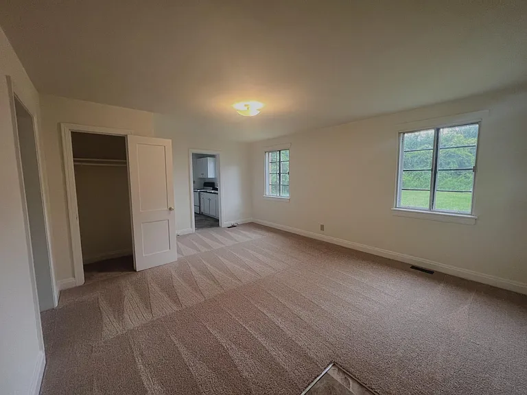527 Elmhurst Rd — Photo 3