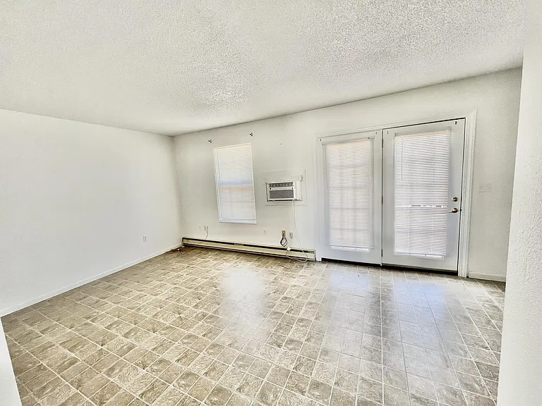 709 E Woodland St — Photo 9