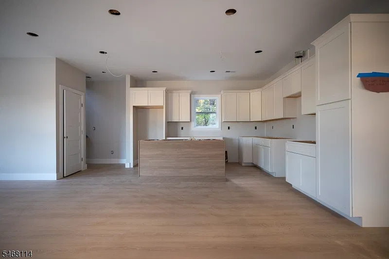 3 bed, 2.5 bath, $4,200 — Photo 4