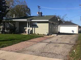 96 Hazard Rd, Carpentersville, IL 60110