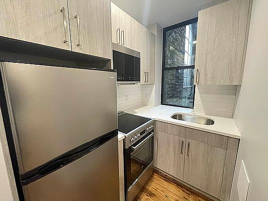 1st image of 196 Underhill Ave #2C